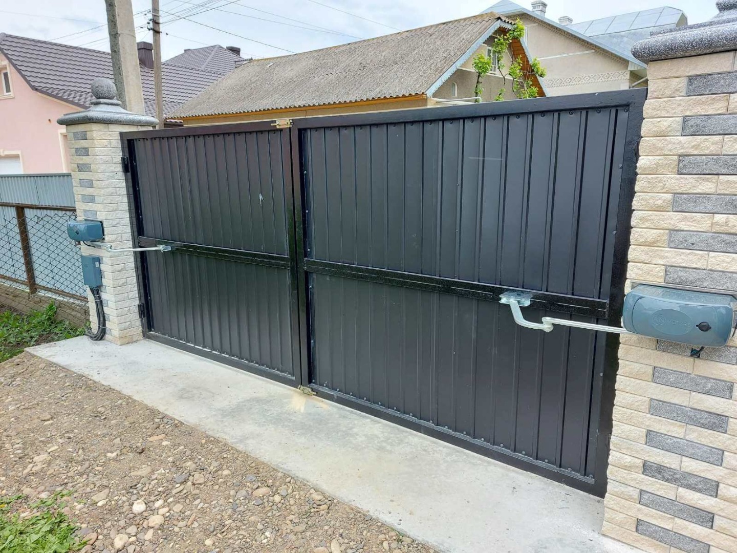 автоматика для розпашних воріт